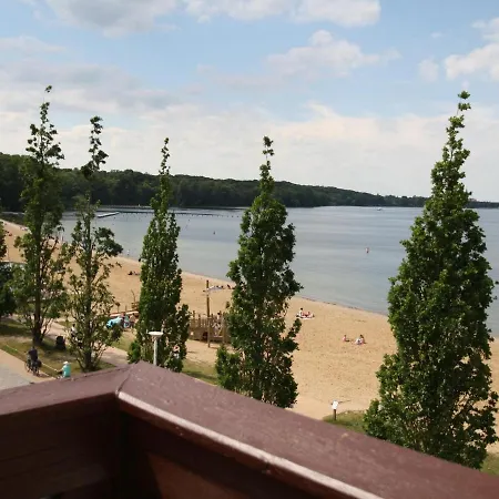 Am Strand, * Schwerin (Mecklenburg-Vorpommern)